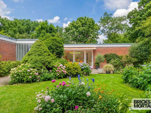 Haus zum Kaufen in Neu Isenburg Gravenbruch 1.295.000,00 EUR 255.64 m²