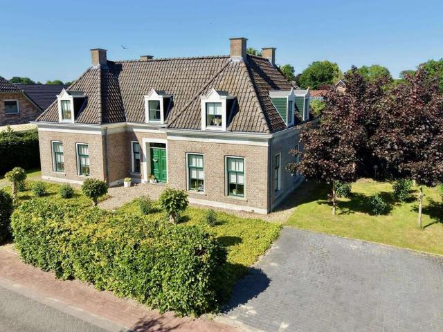 Haus zum Kaufen in Neuenhaus 489.000,00 EUR 195.32 m²