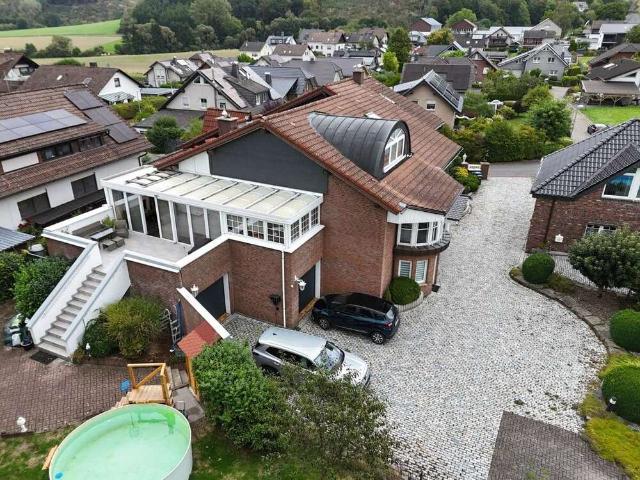 Haus zum Kaufen in Neuenrade Altenaffeln 599.000,00 EUR 456 m²