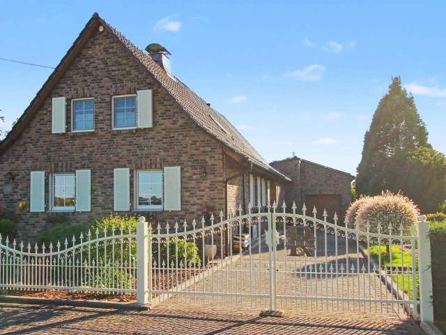 Haus zum Kaufen in Neukirchen Vluyn 1.175.000,00 EUR 271 m²