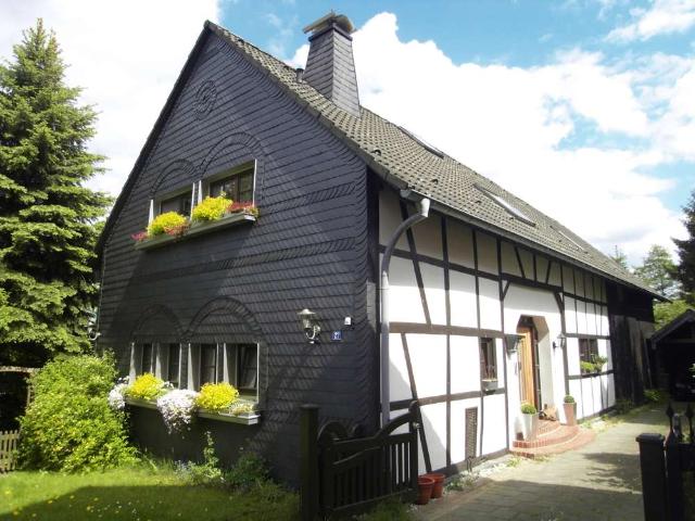 Haus zum Kaufen in Neunkirchen Seelscheid 945.000,00 EUR 350 m²