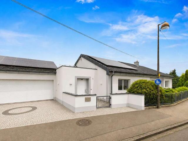 Haus zum Kaufen in Neusäß 1.790.000,00 EUR 381 m²