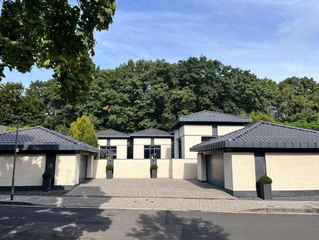 Haus zum Kaufen in Neuss 3.600.000,00 EUR 440 m²