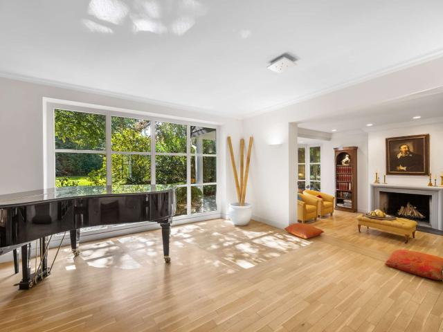 Haus zum Kaufen in Neuss 1.950.000,00 EUR 325 m²