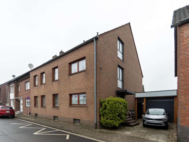 Haus zum Kaufen in Neuss 1.050.000,00 EUR 303 m²