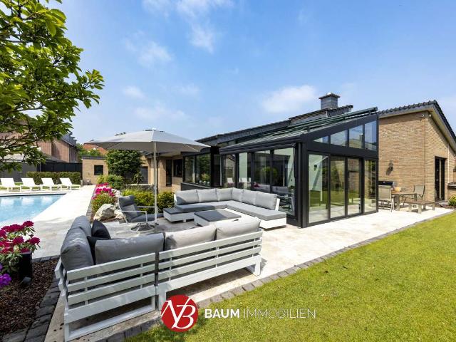 Haus zum Kaufen in Neuss 2.100.000,00 EUR 242 m²