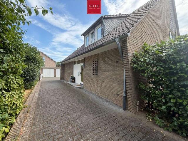 Haus zum Kaufen in Neuss 665.000,00 EUR 177.28 m²
