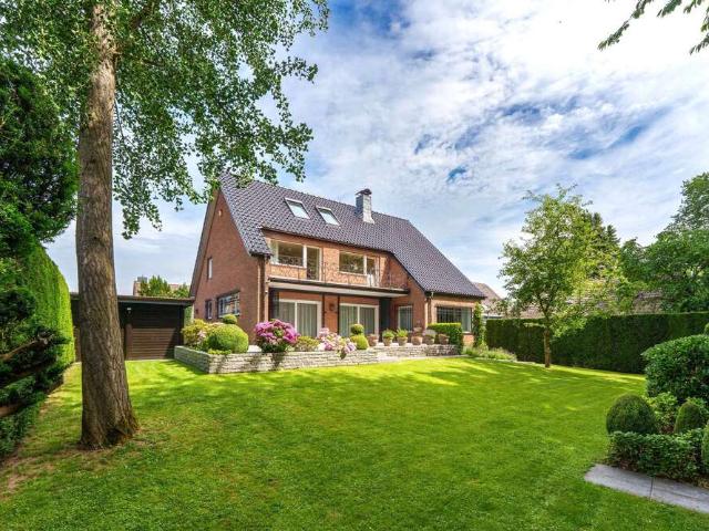 Haus zum Kaufen in Neuss 949.000,00 EUR 219.77 m²