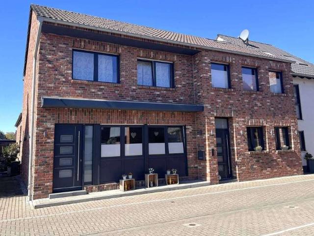 Haus zum Kaufen in Neuss Hoisten 980.000,00 EUR 314 m²