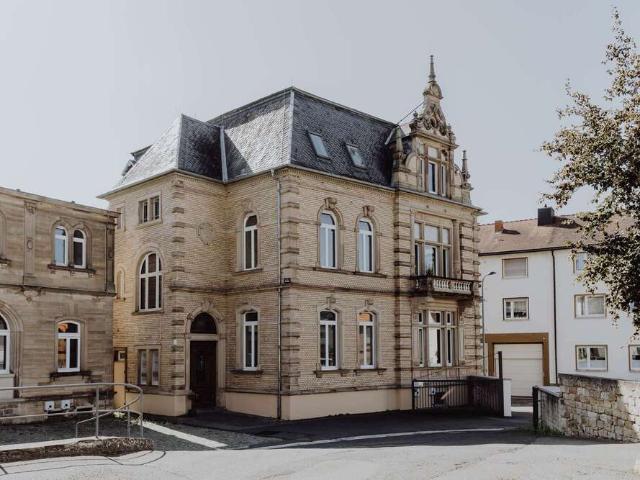 Haus zum Kaufen in Neustadt an der Weinstraße 1.980.000,00 EUR 496 m²
