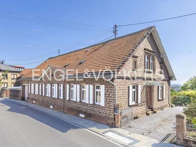 Haus zum Kaufen in Neustadt an der Weinstraße 885.000,00 EUR 210 m²