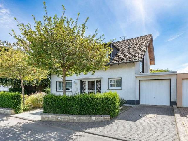 Haus zum Kaufen in Niederkassel 557.000,00 EUR 131.15 m²