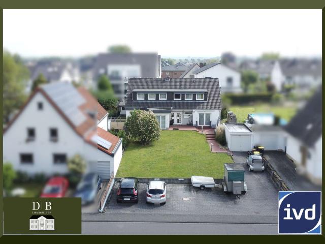 Haus zum Kaufen in Niederkassel 649.900,00 EUR 224.6 m²