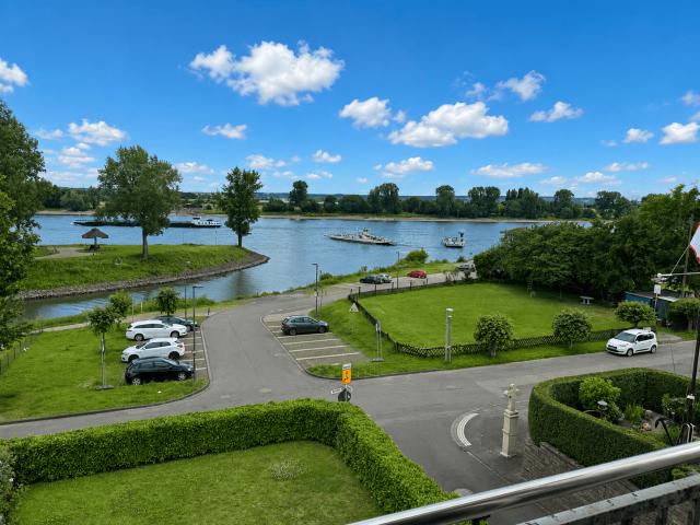Haus zum Kaufen in Niederkassel 950.000,00 EUR 260 m²