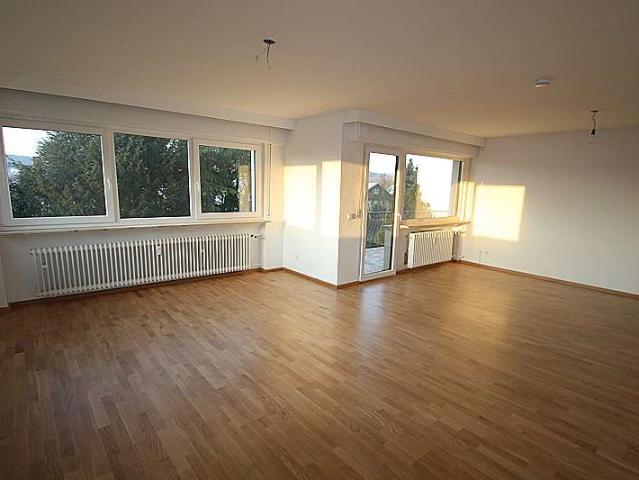 Haus zum Kaufen in Niedernhausen 680.000,00 EUR 270 m²