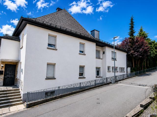 Haus zum Kaufen in Niederreifenberg 295.000,00 EUR 280 m²