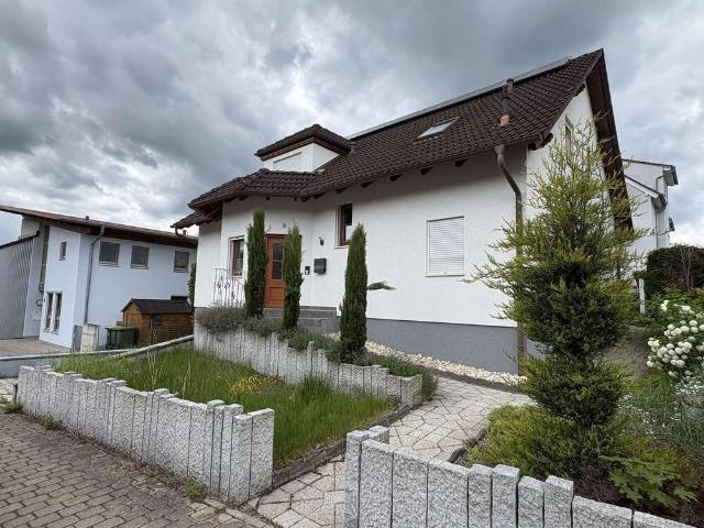 Haus zum Kaufen in Niefern Öschelbronn 529.000,00 EUR 183 m²