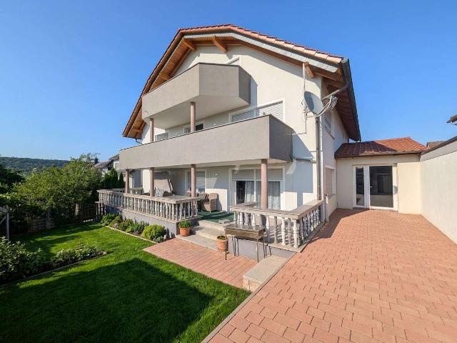 Haus zum Kaufen in Niefern Öschelbronn 1.195.000,00 EUR 468 m²