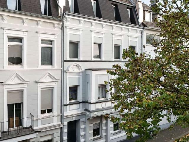 Haus zum Kaufen in Solingen 300.000,00 EUR 181.23 m²