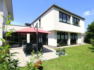 Haus zum Kaufen in Solingen 675.000,00 EUR 206.75 m²