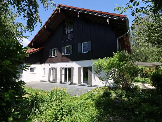 Haus zum Kaufen in Sauerlach 1.350.000,00 EUR 230 m²