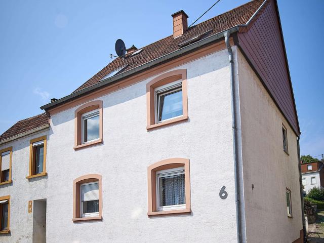 Haus zum Kaufen in Saarbrücken 250.000,00 EUR 150 m²