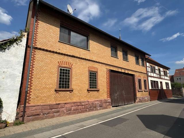 Haus zum Kaufen in Schaafheim 350.000,00 EUR 304.18 m²