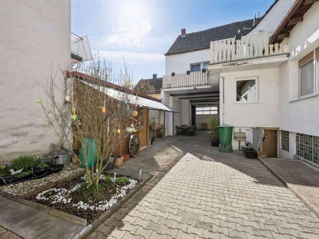 Haus zum Kaufen in Schöneck 689.000,00 EUR 287.73 m²