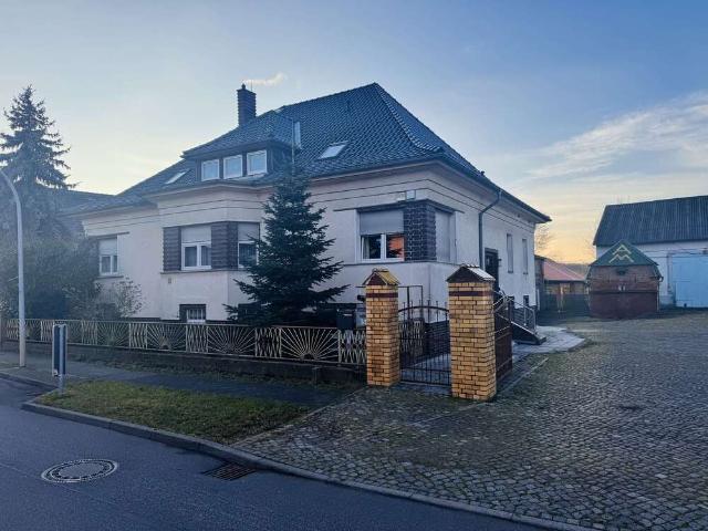 Haus zum Kaufen in Schönefeld 1.290.000,00 EUR 318.72 m²