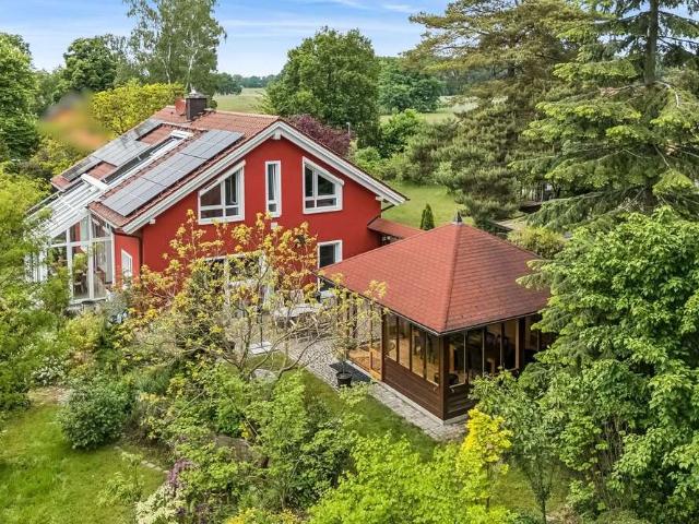 Haus zum Kaufen in Schöneiche bei Berlin 995.000,00 EUR 242 m²