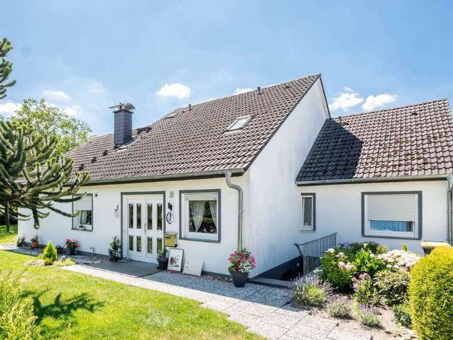 Haus zum Kaufen in Schloß Holte Stukenbrock 497.500,00 EUR 215.57 m²