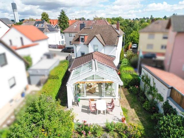 Haus zum Kaufen in Schwalbach 685.000,00 EUR 129.31 m²