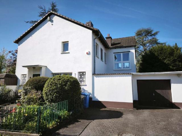 Haus zum Kaufen in Schwalbach 1.150.000,00 EUR 250 m²