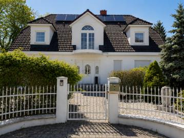 Haus zum Kaufen in Schwalbach 1.690.000,00 EUR 250 m²