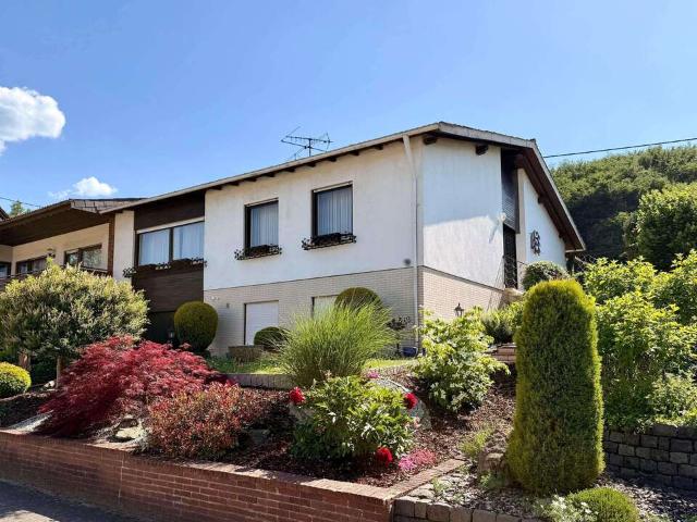 Haus zum Kaufen in Schwalbach 289.000,00 EUR 128 m²