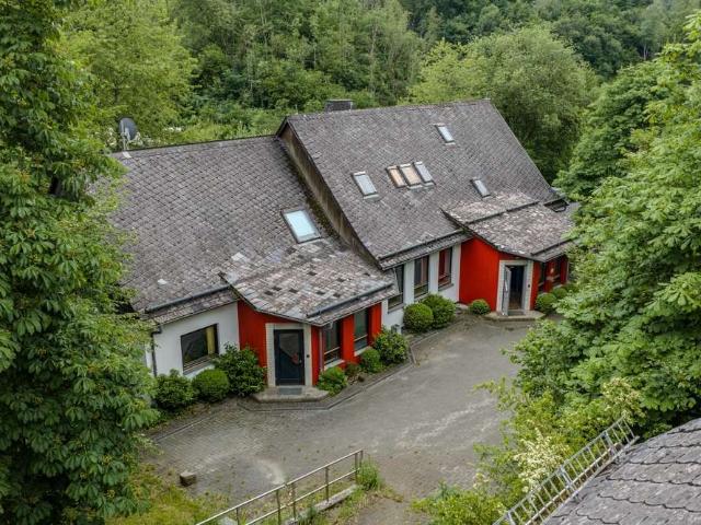 Haus zum Kaufen in Siegbach 250.000,00 EUR 334 m²