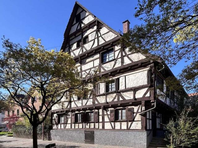 Haus zum Kaufen in Stuttgart Vaihingen 490.000,00 EUR 362 m²