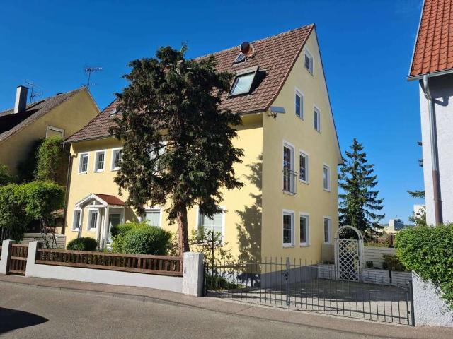 Haus zum Kaufen in Stuttgart 1.200.000,00 EUR 210 m²