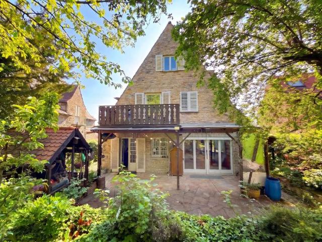 Haus zum Kaufen in Stuttgart 1.290.000,00 EUR 207 m²