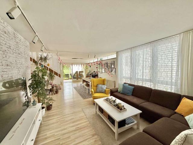 Haus zum Kaufen in Stuttgart 749.000,00 EUR 301 m²