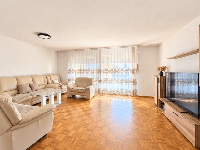 Haus zum Kaufen in Stuttgart 750.000,00 EUR 268 m²