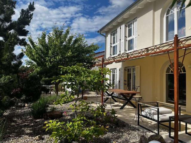 Haus zum Kaufen in Stadtbergen Leitershofen 2.250.000,00 EUR 300 m²