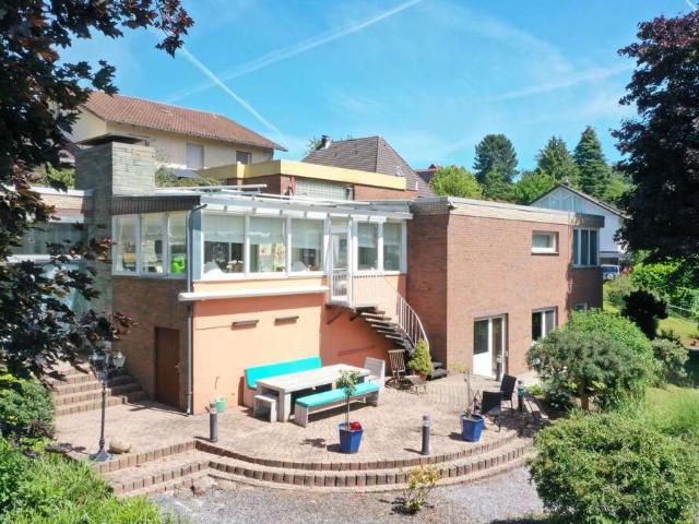 Haus zum Kaufen in Porta Westfalica 415.000,00 EUR 322 m²