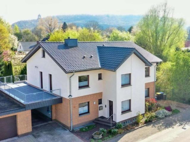 Haus zum Kaufen in Porta Westfalica 459.000,00 EUR 233 m²