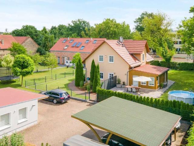 Haus zum Kaufen in Petershagen 1.490.000,00 EUR 409.36 m²