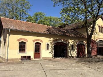 Haus zum Kaufen in Radebeul 800.000,00 EUR 327 m²