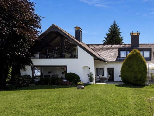 Haus zum Kaufen in Reichshof 320.000,00 EUR 198 m²