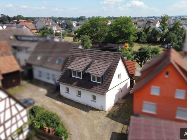 Haus zum Kaufen in Rheinhausen 325.000,00 EUR 101 m²