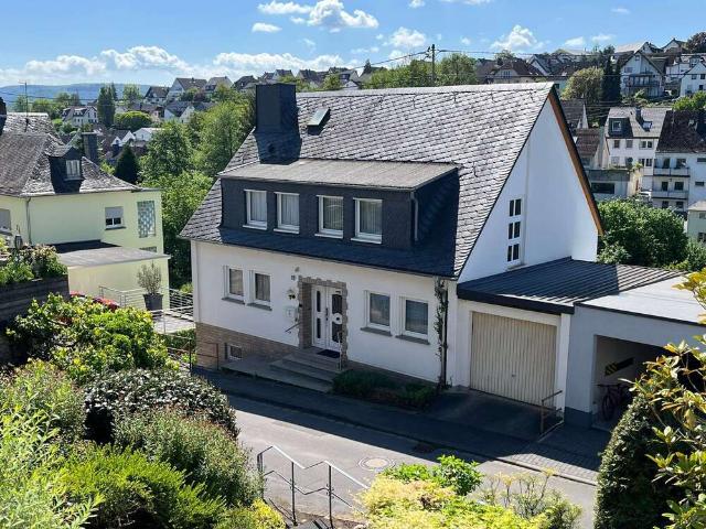 Haus zum Kaufen in Rhens 430.000,00 EUR 256 m²