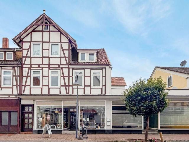 Haus zum Kaufen in Rinteln 460.000,00 EUR 246.57 m²